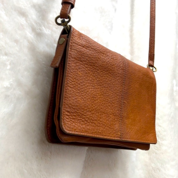 Duluth Trading Lifetime Leather Crossbody Wallet Cognac - Picture 2 of 12